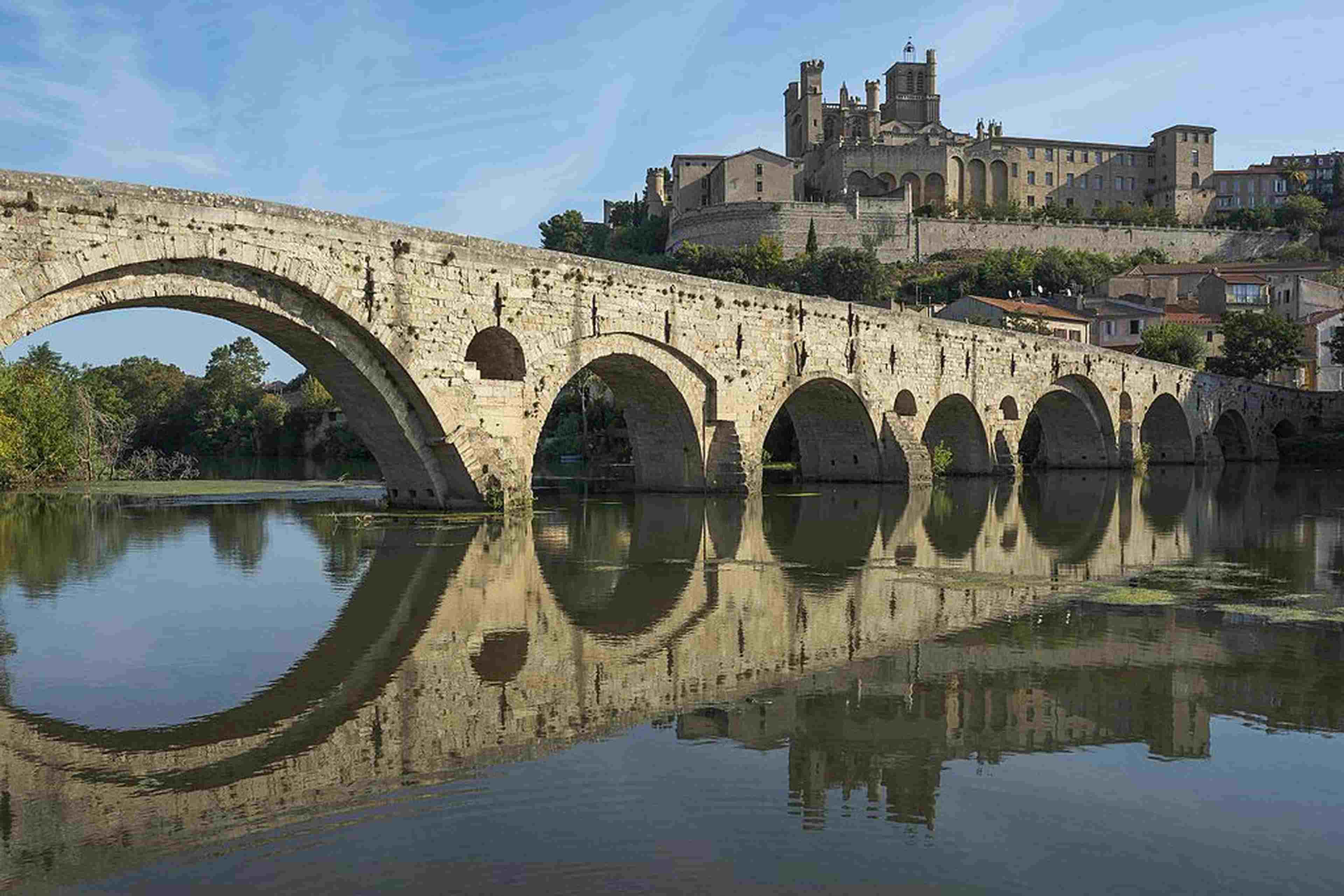 /2020/09/Pont_Vieux_et_Cathédrale_Saint-Nazaire_de_Béziers_cf02