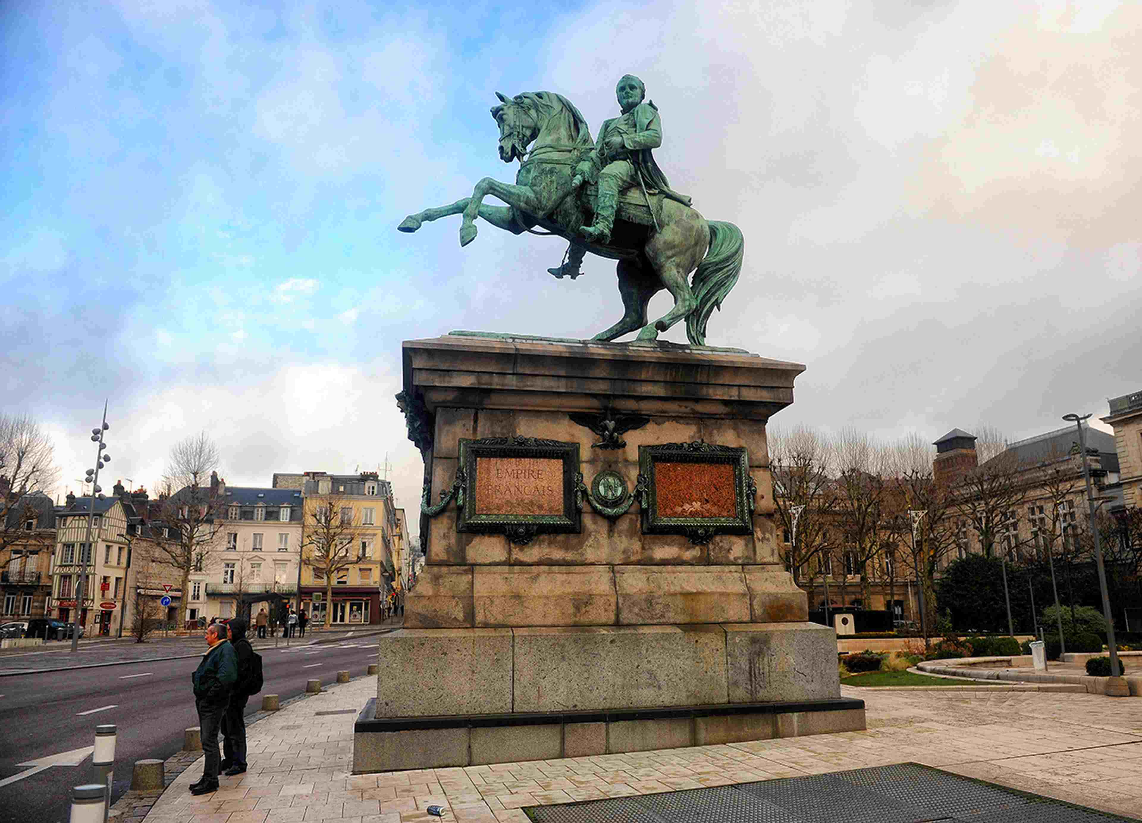 /2021/12/2014-01-13_Statue_of_Napoléon_1865_by_Vital_Dubray_-_panoramio